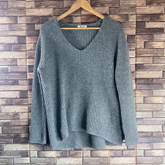 Women’s Pre Owned Madewell Medium Gray Merino Wool V Neck Sweater - Picture 1 of 9